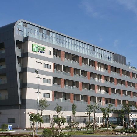 Holiday Inn Express Shanghai Nanhuizui Exterior photo