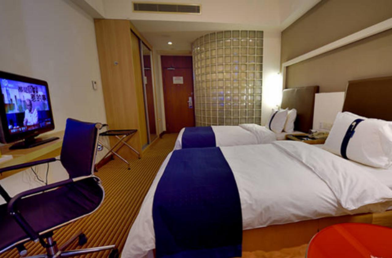 Holiday Inn Express Shanghai Nanhuizui Exterior photo