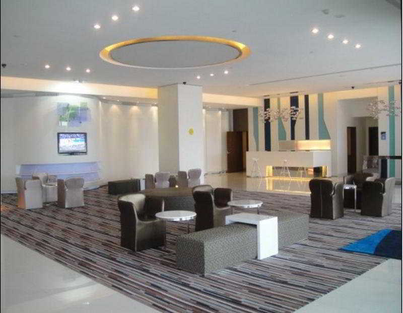 Holiday Inn Express Shanghai Nanhuizui Exterior photo