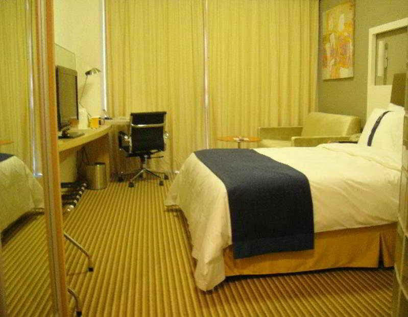 Holiday Inn Express Shanghai Nanhuizui Exterior photo